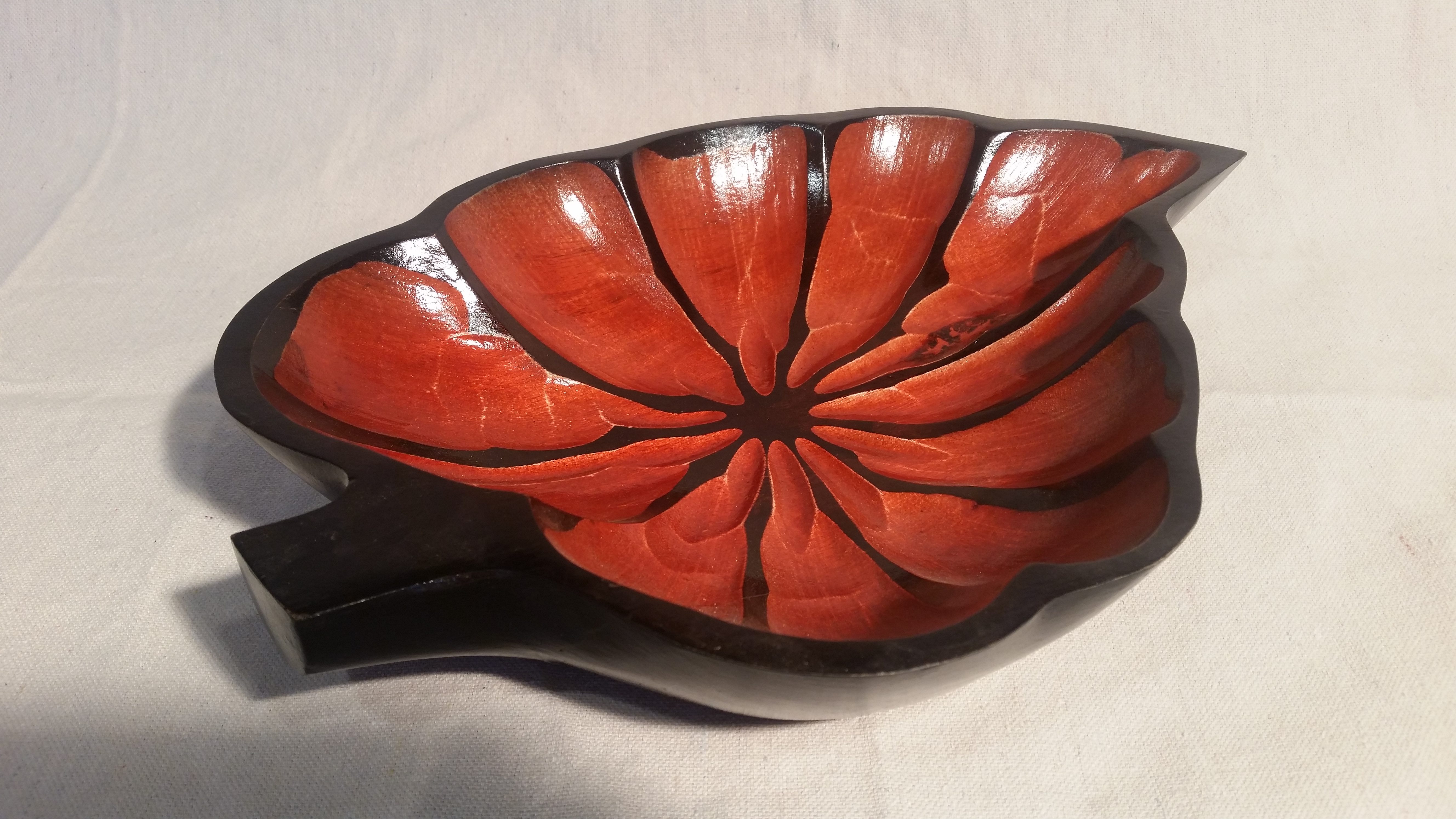 14 inch red bowl sharp leaf