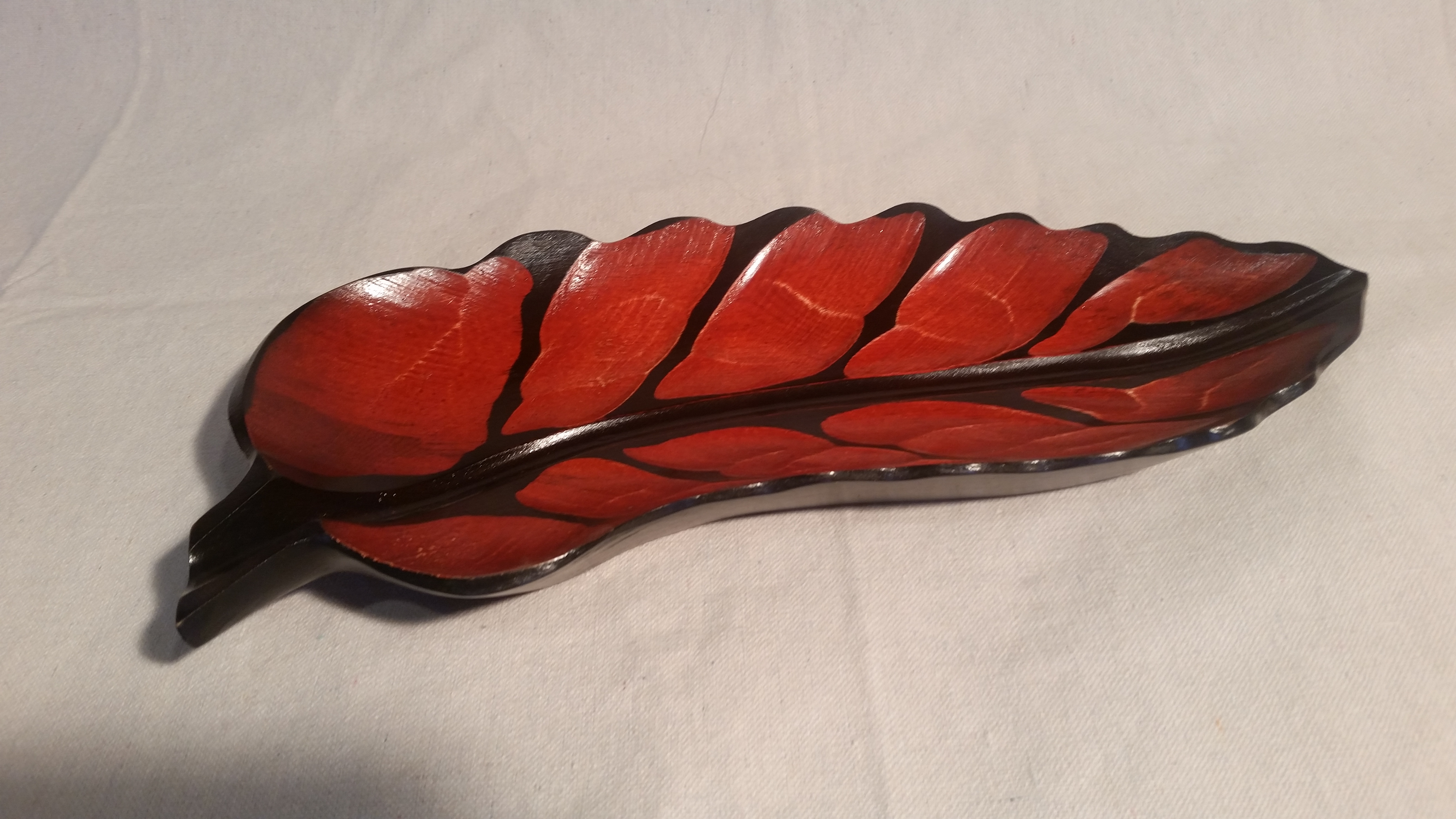 14 inch rred leaf bowl