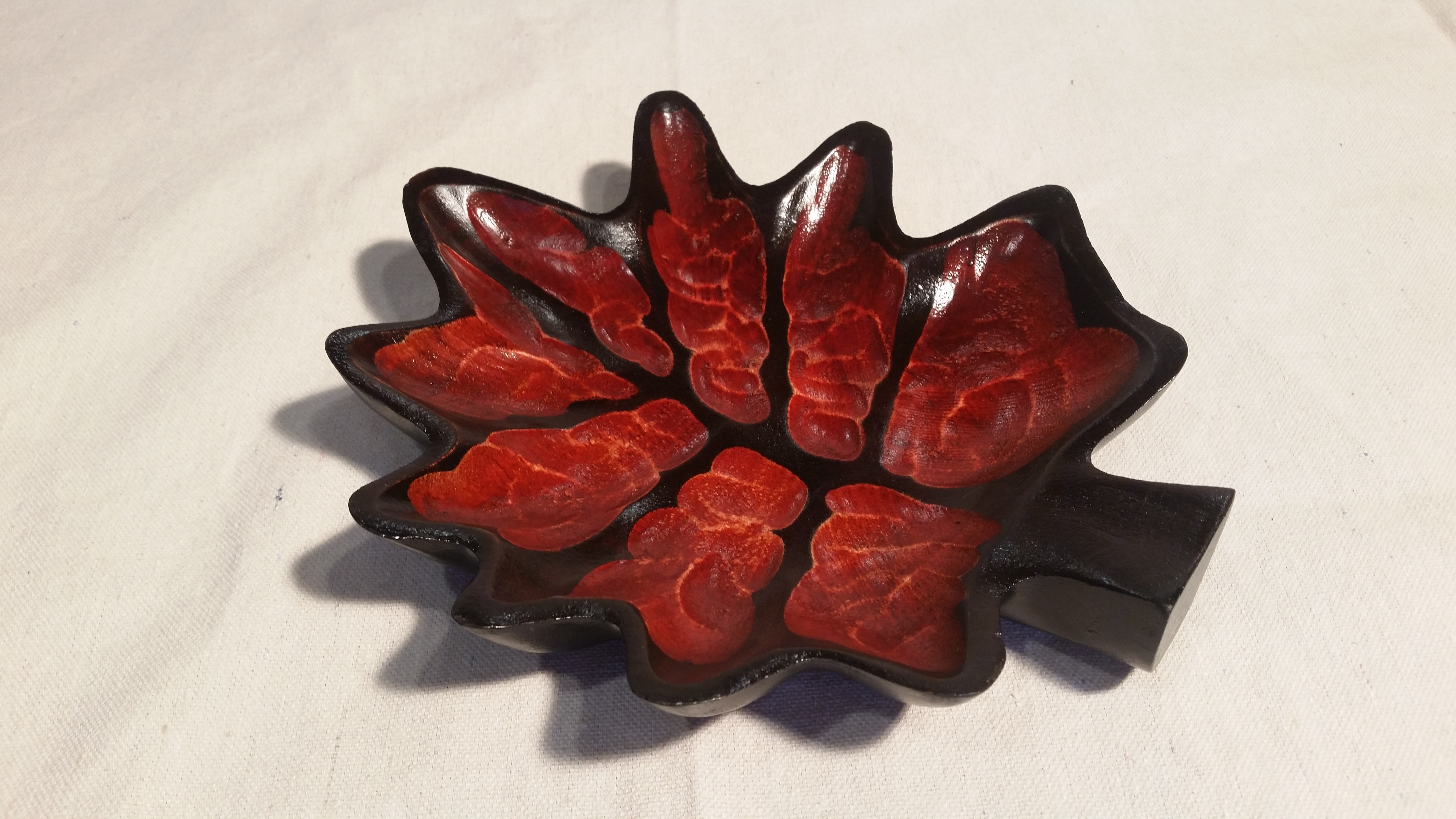 9 inch red tree bowl