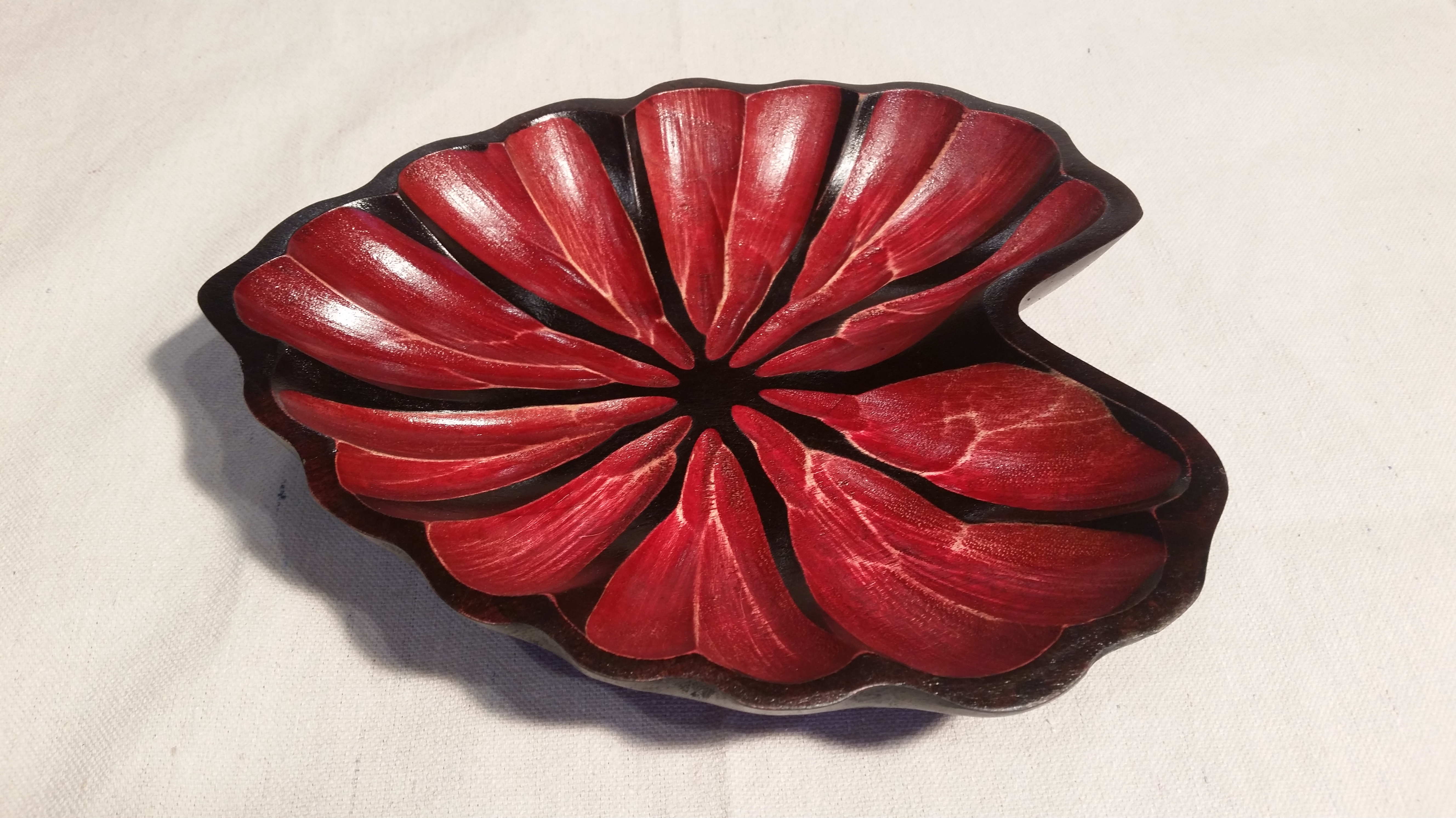 9 inch red leaf bowl