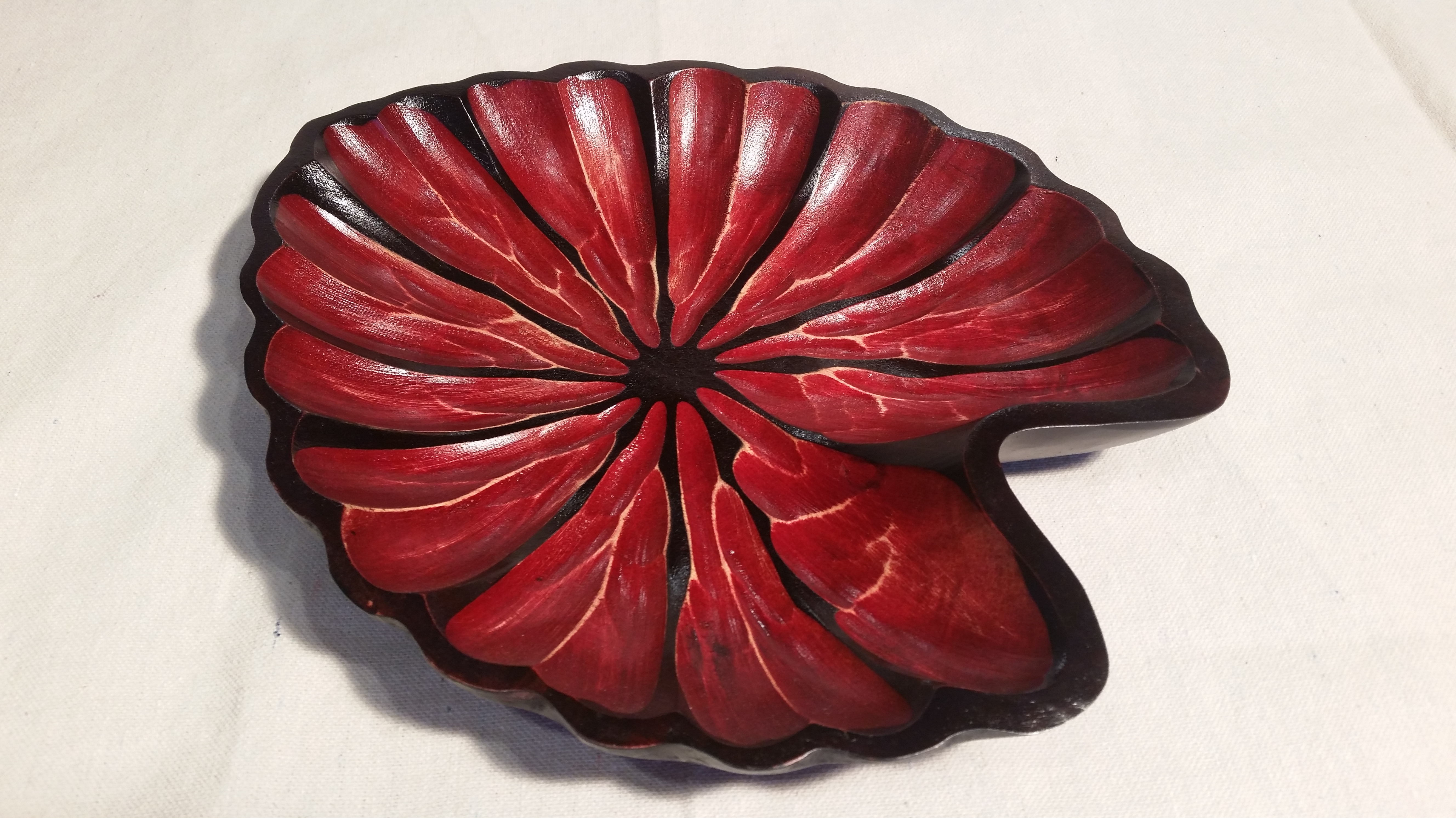 11 inch red leaf bowl