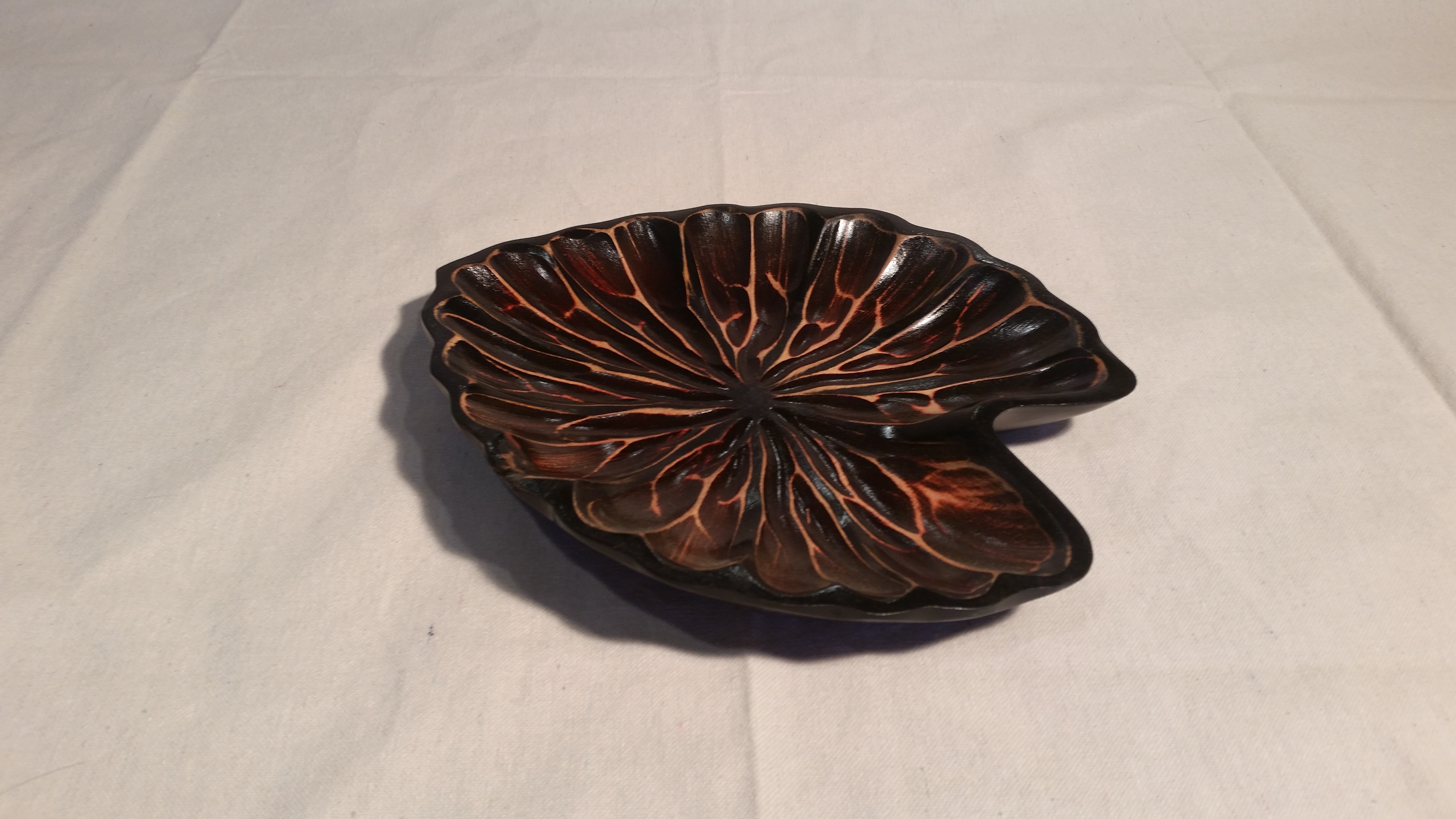 9 inch black leaf bowl